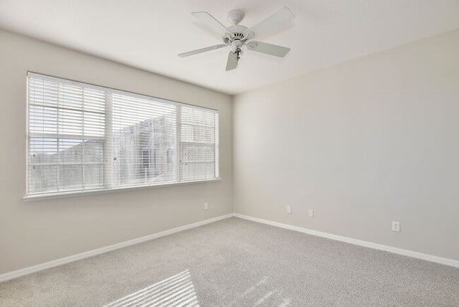 Building Photo - Spacious 4/2.5 Townhome in Gated Community in Avalon Park - Orlando