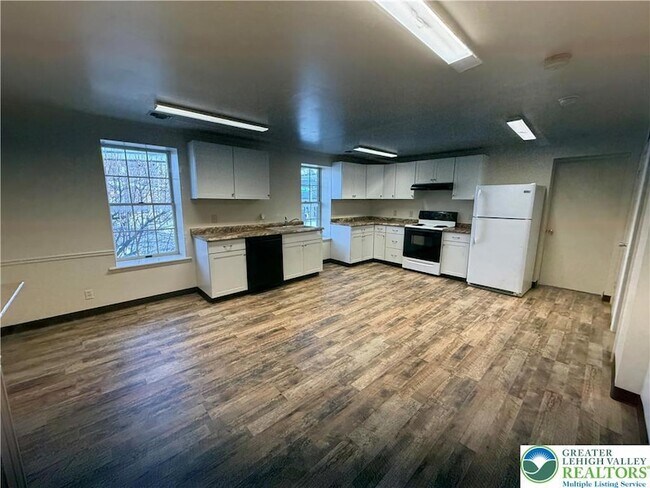 Building Photo - 100 W Main St