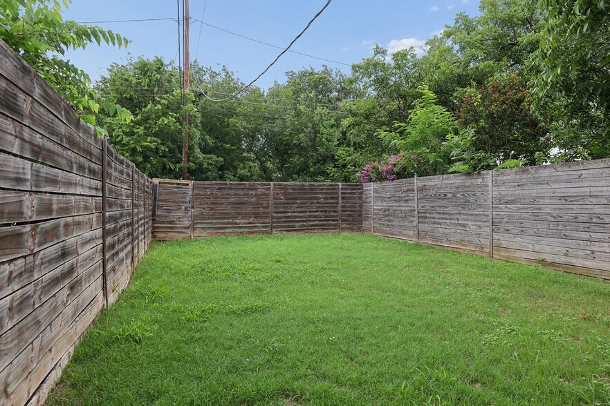 Building Photo - 2308 Devonshire Dr