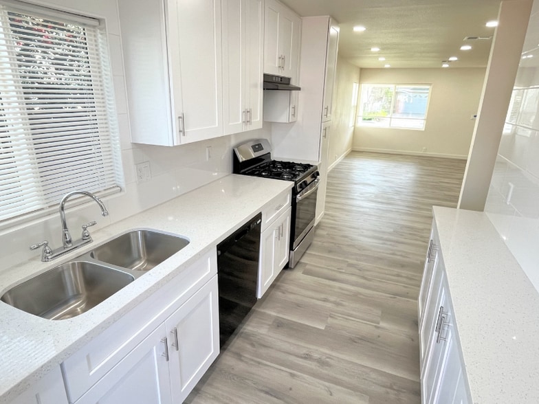 Building Photo - 5769 Eugene St