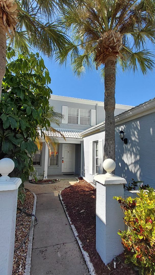 Building Photo - Beautiful townhome near Universal and Mill...
