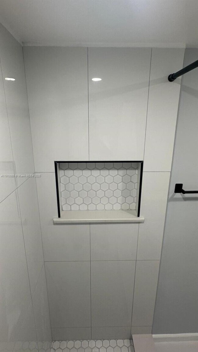 Building Photo - 1701 NE 191st St