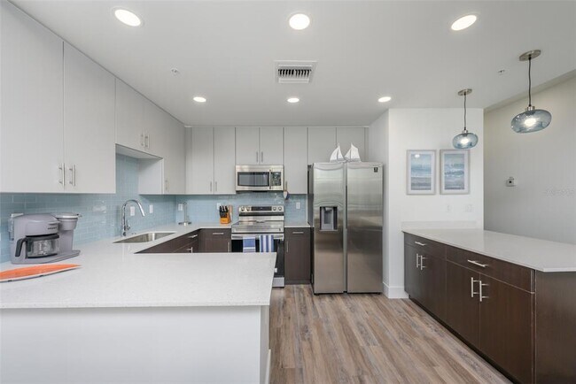 Building Photo - 1703 N Tamiami Trl
