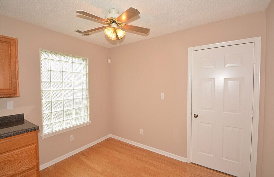 Building Photo - 3438 W 52nd St