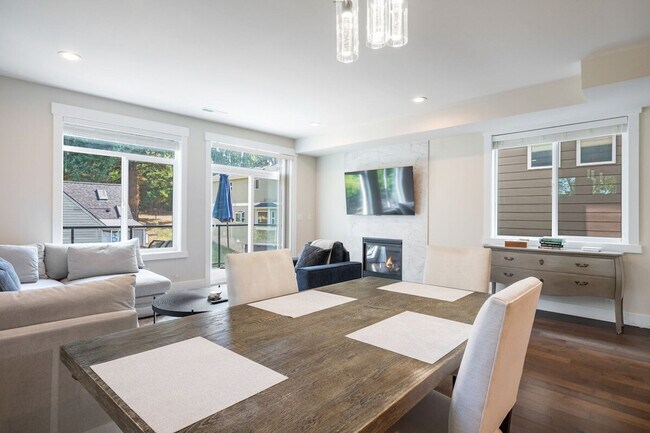 Building Photo - 10404 2nd Pl SW