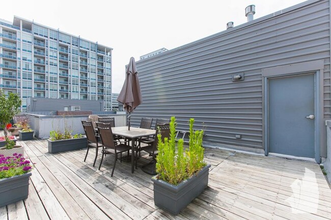 Building Photo - 1 bedroom in Chicago IL 60616