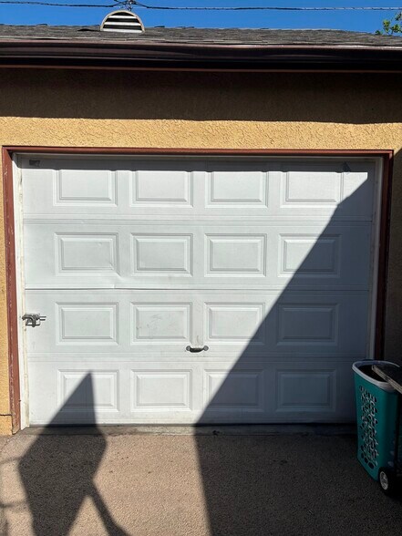 Building Photo - 139 E 110th St