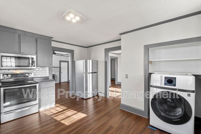 Building Photo - 401 W Ketchie St