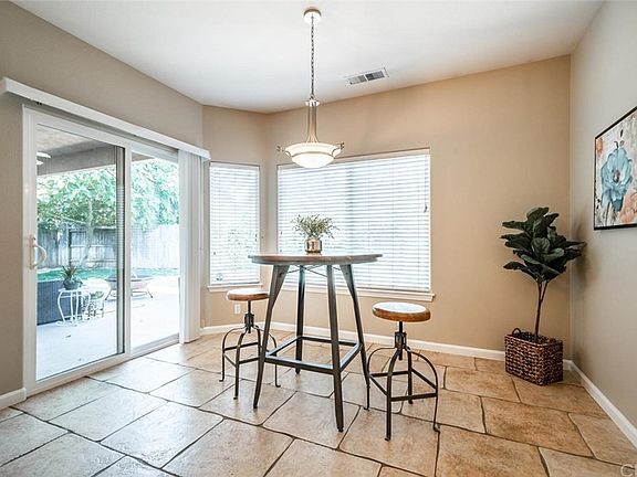 Building Photo - 109 Sterling Oaks Dr