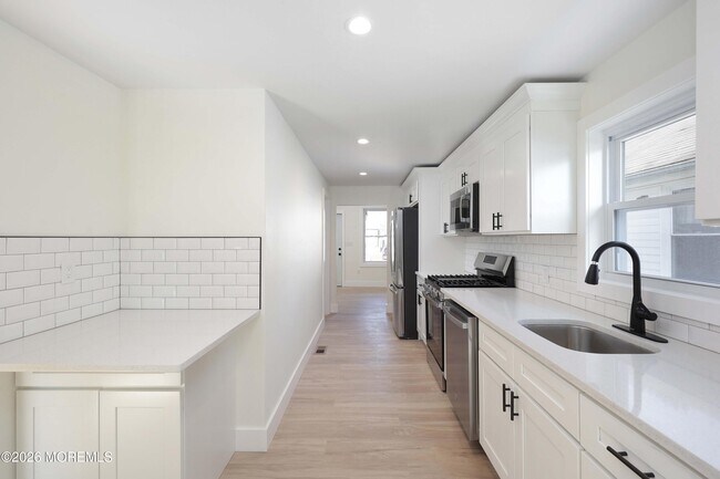 Building Photo - 1216 8th Ave