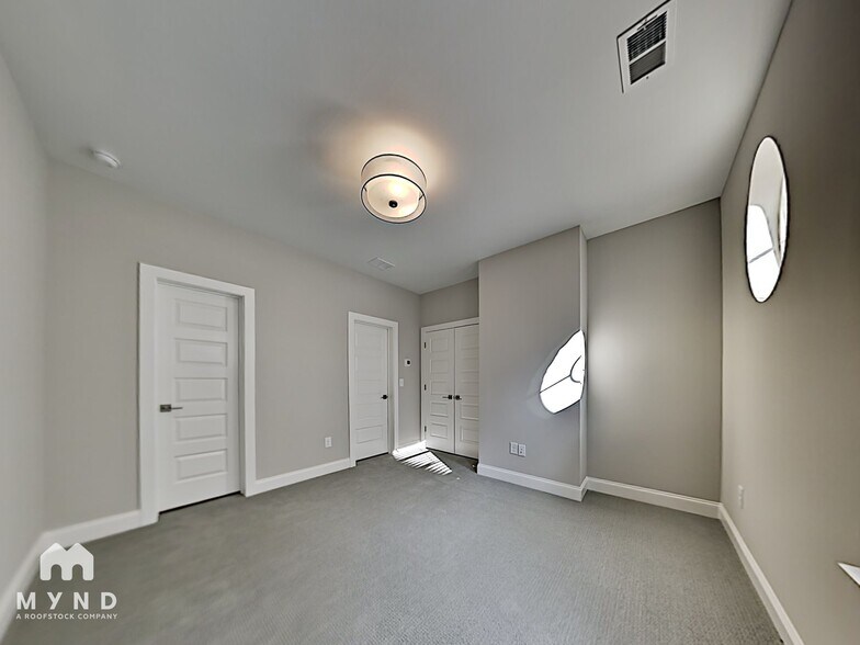 Building Photo - 576 Broadview Pl NE