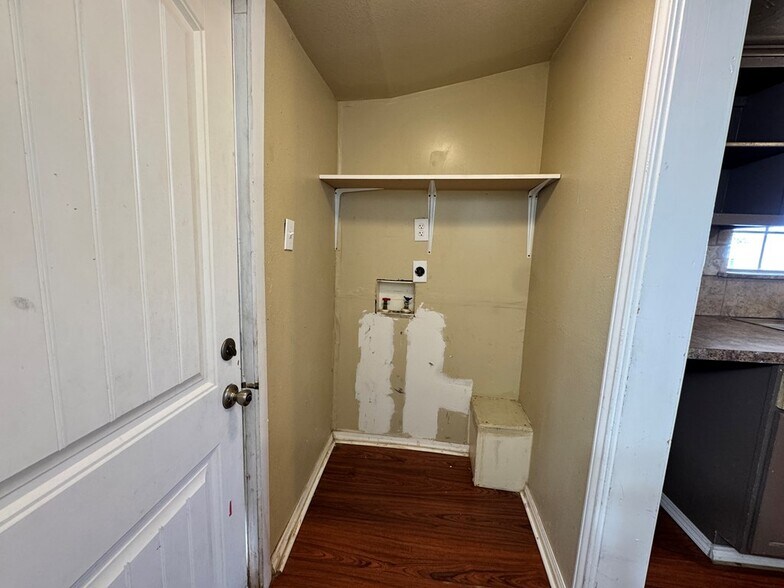 Building Photo - 422 S Lincoln Ave