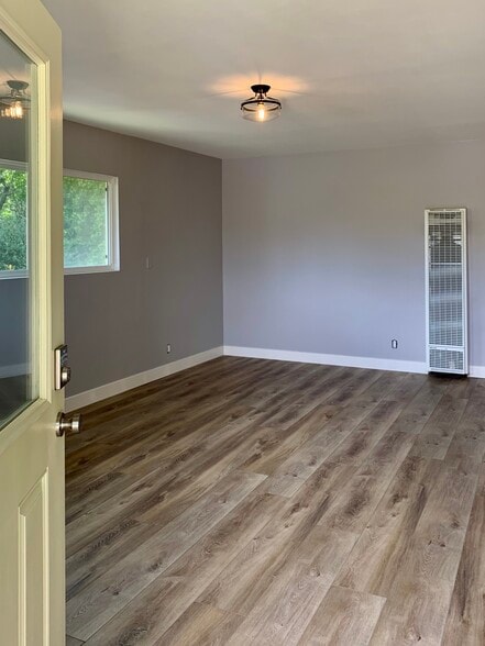 Building Photo - 310 Laurel Way