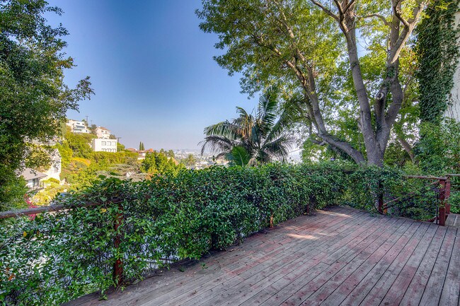 Building Photo - 1531 Marmont Ave