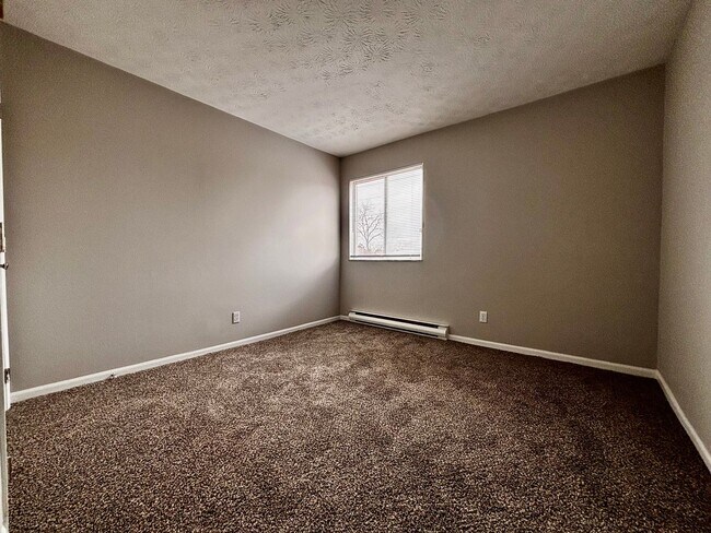 Building Photo - Newly Renovated 2 bedroom in Englewood!