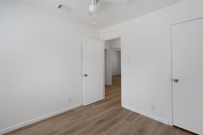 Building Photo - 11908 Broad Oaks Dr