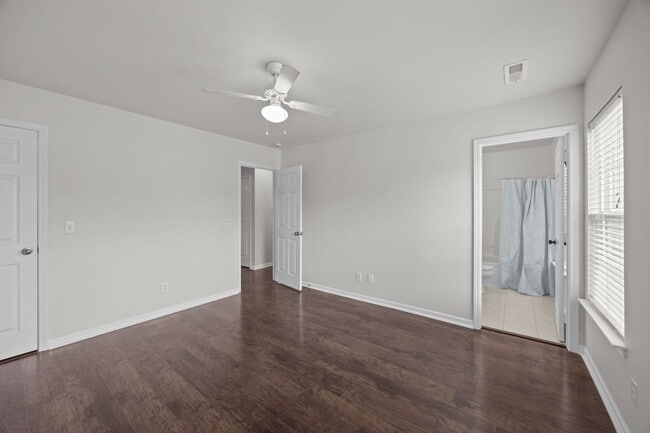 Building Photo - Charming Summerville Rental
