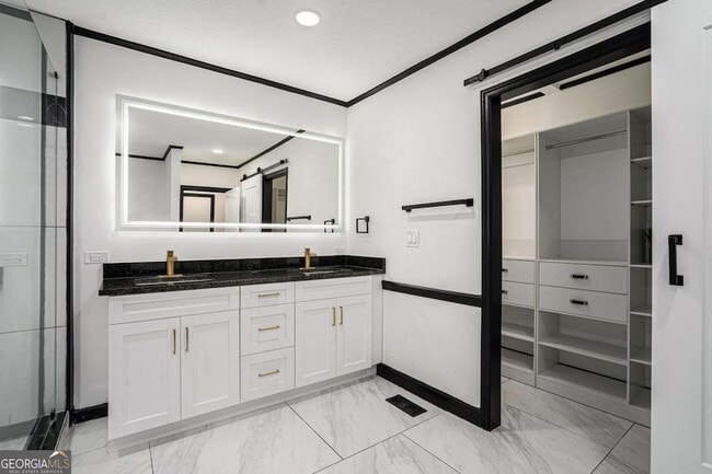 Building Photo - 788 Sherwood Rd N W