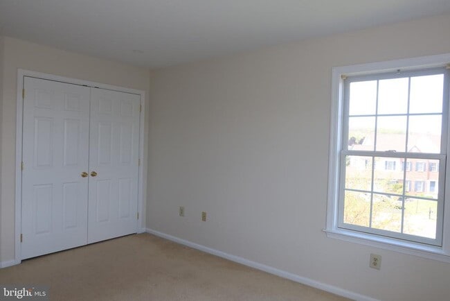 Building Photo - 1631 W Thistle Dr