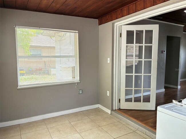 Building Photo - 1555 Michigan Ave