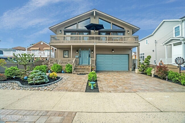 Building Photo - 8 Ortley Ave