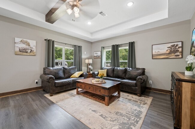 Building Photo - 376 Jill St