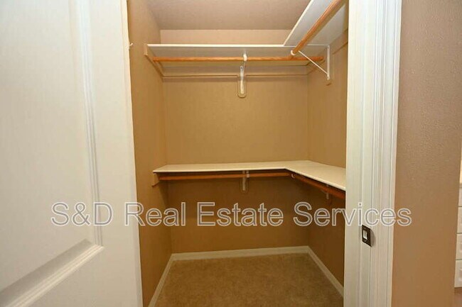 Building Photo - 2618 High Ridge Dr