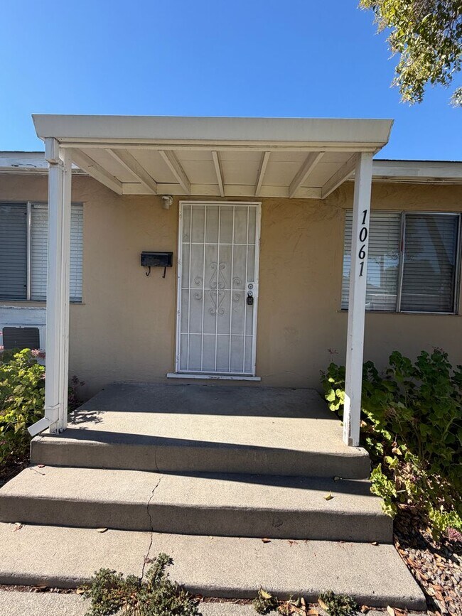 Building Photo - 1061 E Monte Vista Ave