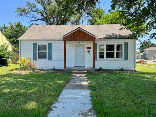 Primary Photo - 500 N Meridian Ave