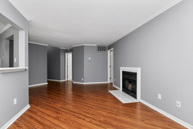 Building Photo - Amazingly and rarely available home that is literally on the greenway.