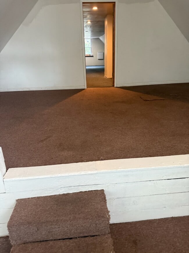 Building Photo - Updated 3-Bedroom Home in South Chicago – ...