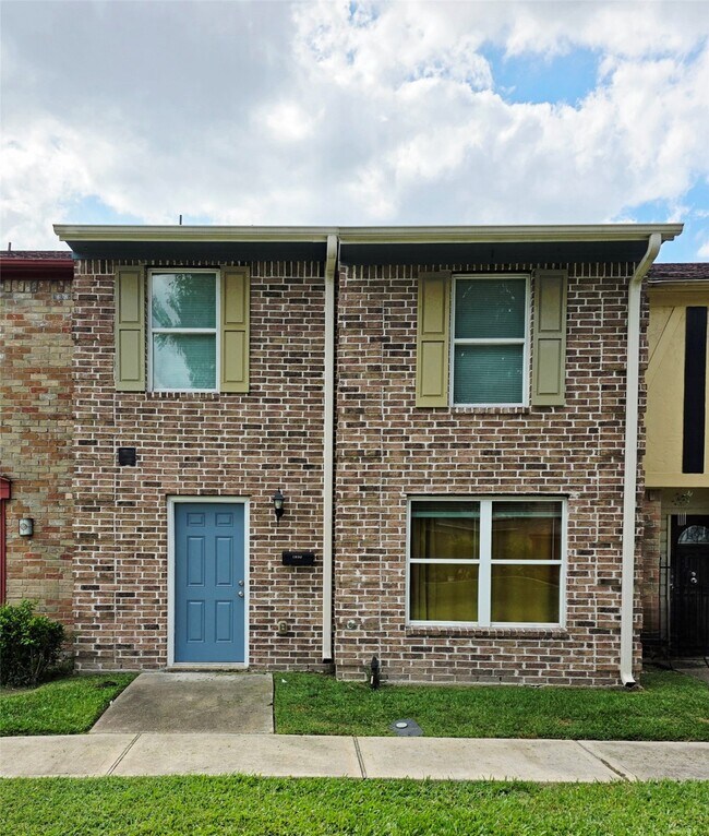 Building Photo - 1053 Willow Oaks Cir