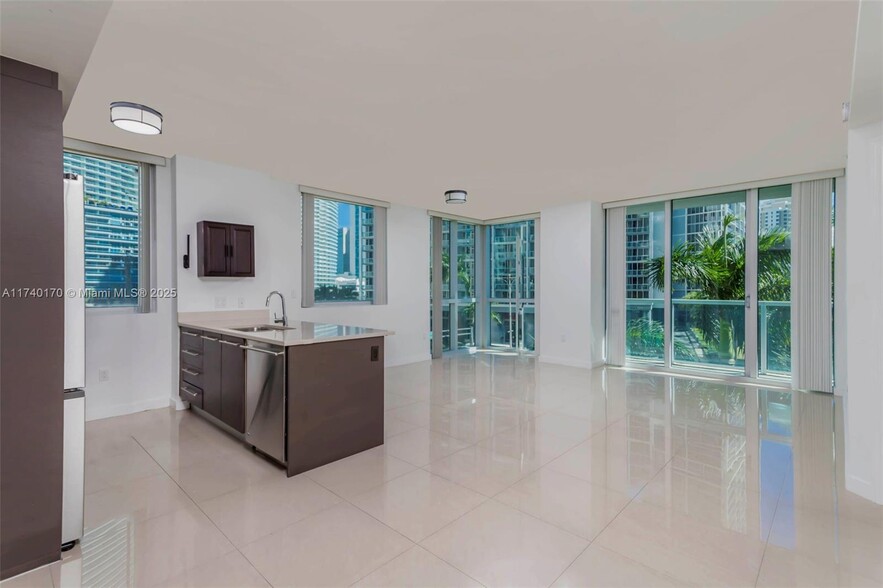 Primary Photo - 500 Brickell Ave