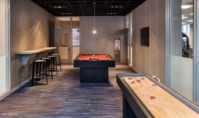 Building Photo - 1 br, 1 bath Condo - 730 N La Salle Dr 2005