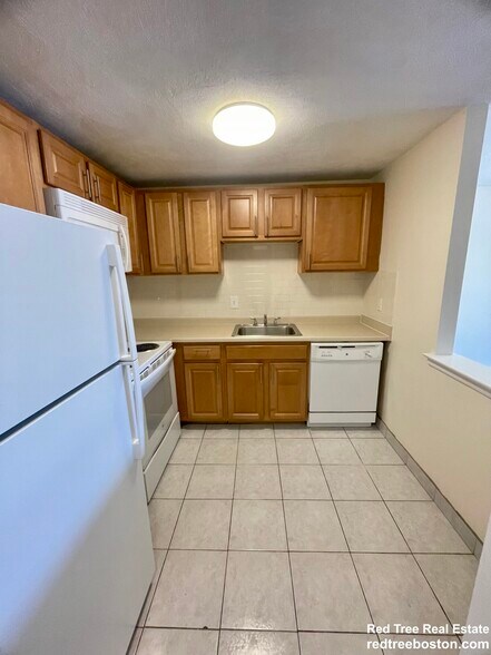 Building Photo - 24 Whites Ave