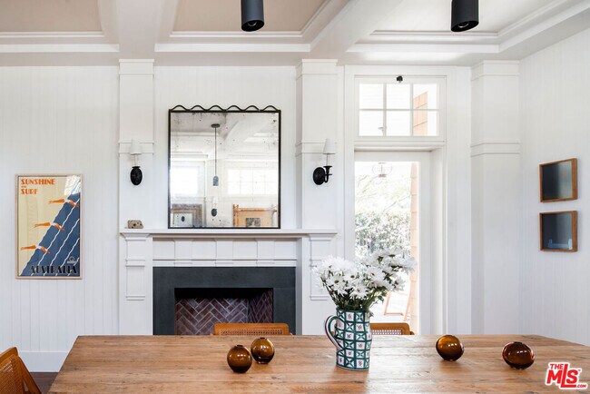 Building Photo - 6763 Zumirez Dr