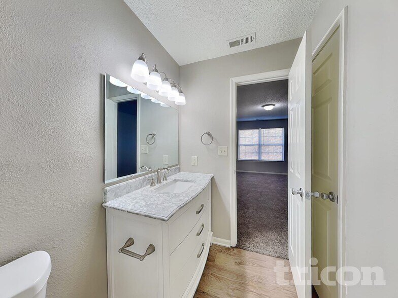 Building Photo - 4900 Hunters Run