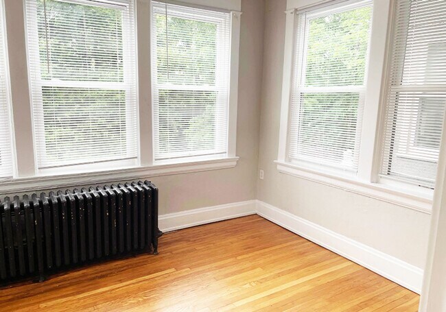 Building Photo - 3027 Clifton Ave