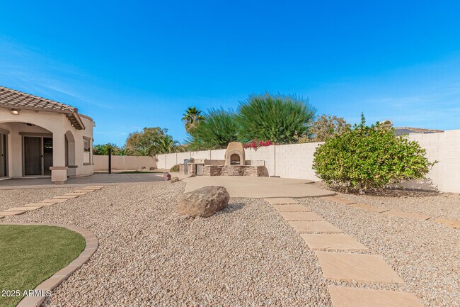 Building Photo - 14806 Luna Cir