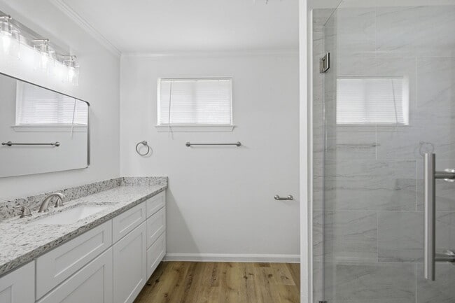 Building Photo - Charming 3BR House in Houston