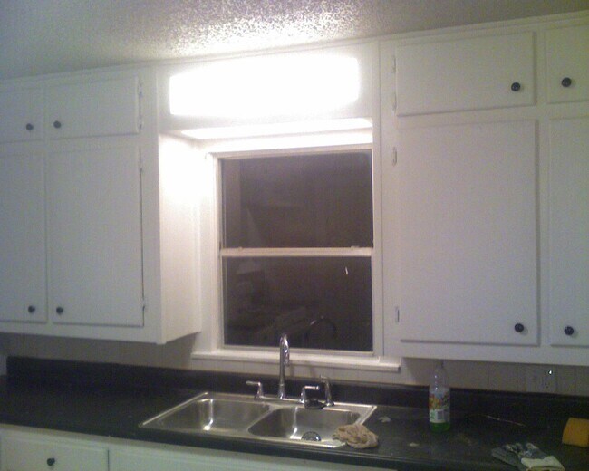 Building Photo - 1701 Daniel Dr