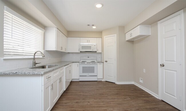 Building Photo - 1547 Airline Dr