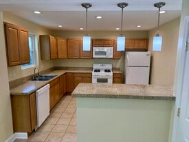 Building Photo - 332 Natchez St