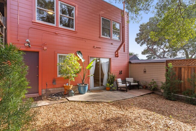 Building Photo - 724 Peralta Ave