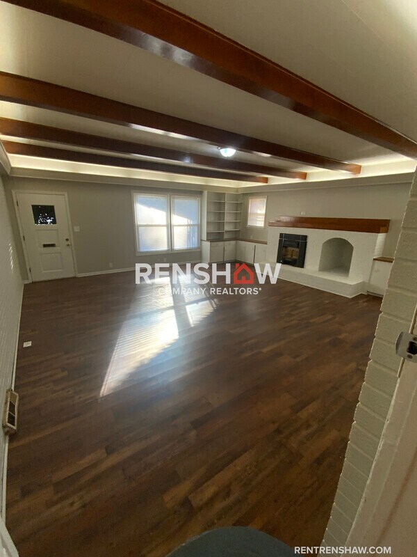 Building Photo - 212 N Poplar St