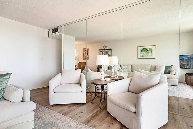 Building Photo - 2121 N Ocean Blvd