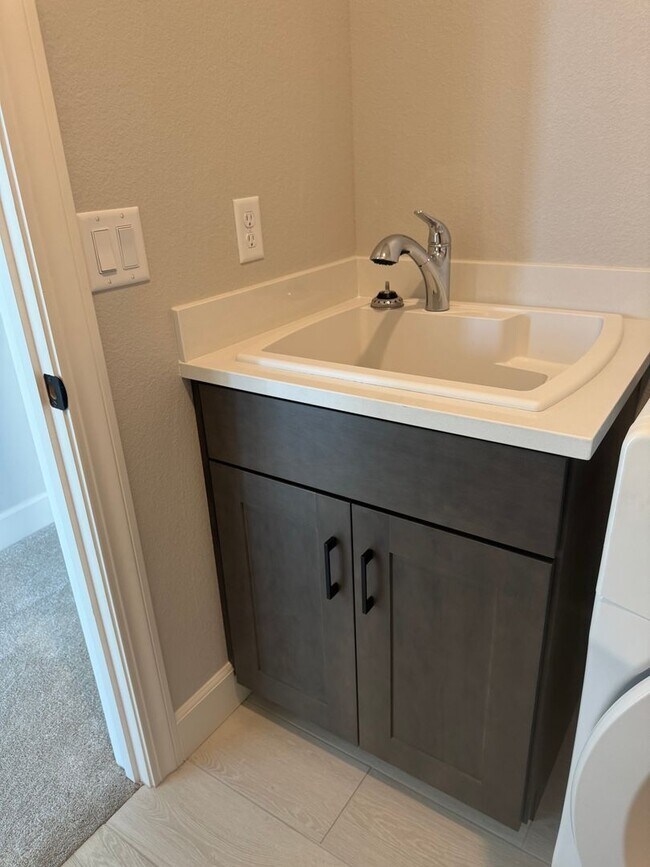 Building Photo - 1521 Golf Club Dr