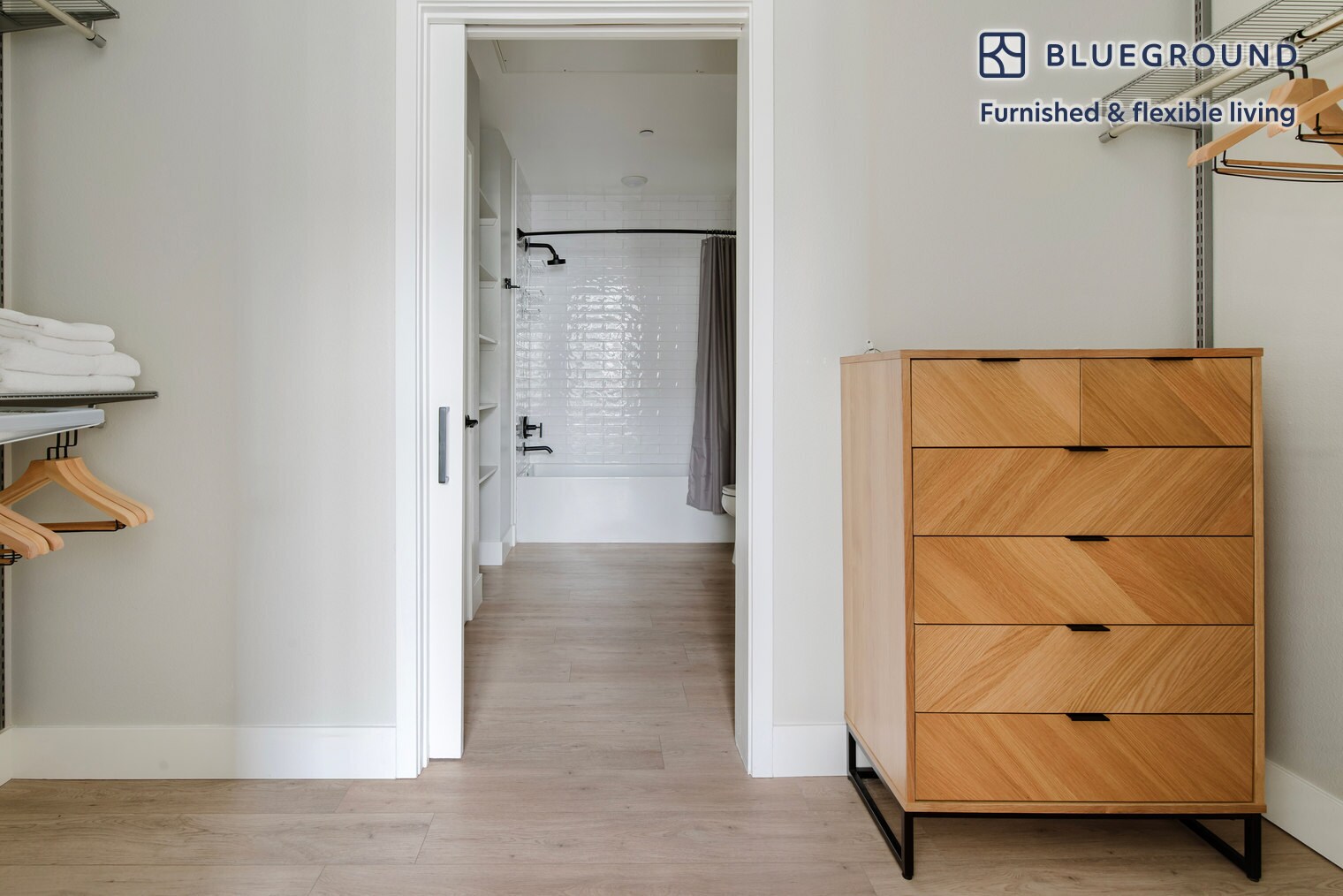 Building Photo - 555 E Evelyn Ave