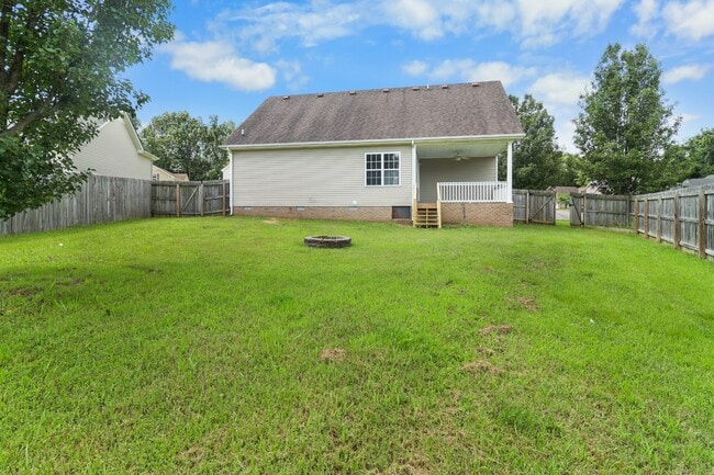 Building Photo - 420 Piney Dr