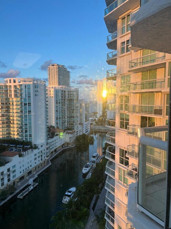 Building Photo - 16500 Collins Ave